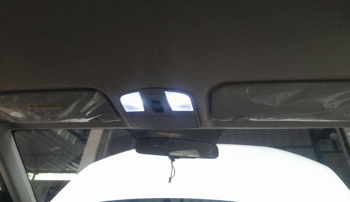 2021 KIA SONET HTE 1.5, Diesel, Manual, 26,505 km, Ceiling - Roof Lights not fixed proper