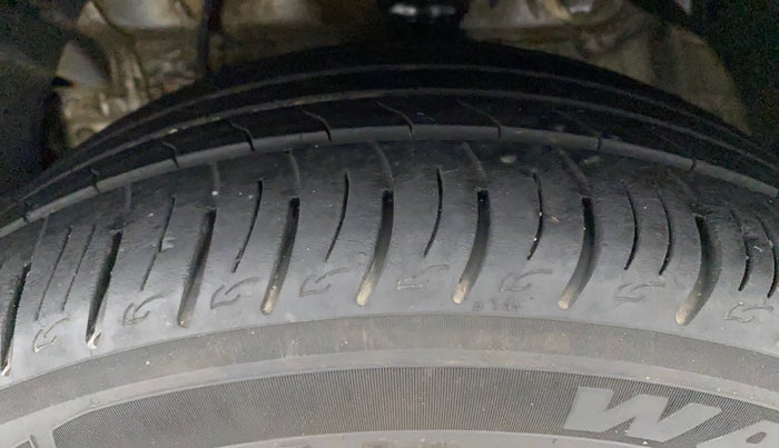 2021 Mahindra XUV300 W8 (O) 1.2 PETROL, Petrol, Manual, 22,402 km, Left Front Tyre Tread