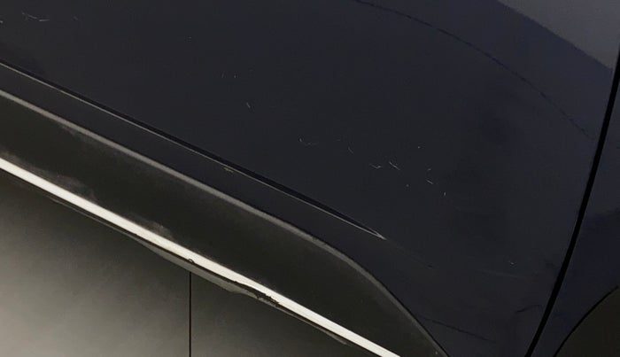 2019 Hyundai VENUE SX 1.0 TURBO DUAL TONE, Petrol, Manual, 75,430 km, Driver-side door - Minor scratches
