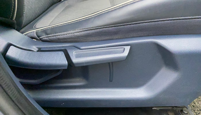 2019 Hyundai VENUE SX 1.0 TURBO DUAL TONE, Petrol, Manual, 75,430 km, Driver Side Adjustment Panel