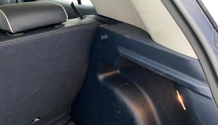 2019 Hyundai VENUE SX 1.0 TURBO DUAL TONE, Petrol, Manual, 75,430 km, Dicky (Boot door) - Parcel tray missing