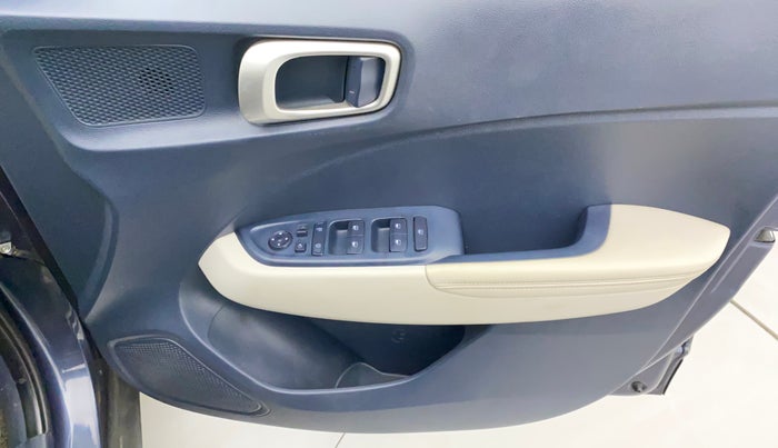 2019 Hyundai VENUE SX 1.0 TURBO DUAL TONE, Petrol, Manual, 75,430 km, Driver Side Door Panels Control