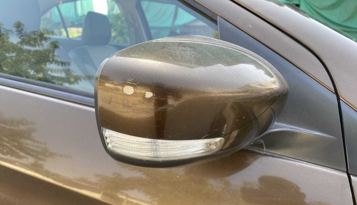 2015 Maruti Ciaz VXI+, Petrol, Manual, 99,741 km, Right rear-view mirror - Minor scratches