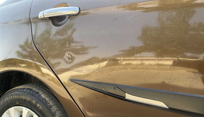 2015 Maruti Ciaz VXI+, Petrol, Manual, 99,741 km, Right rear door - Slightly dented