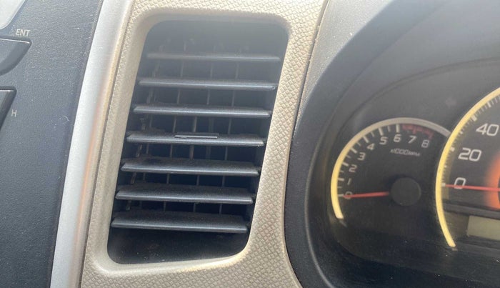 2015 Maruti Wagon R 1.0 VXI, Petrol, Manual, 28,131 km, AC Unit - Front vent has minor damage