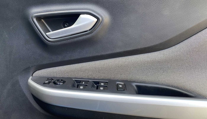 2021 Nissan MAGNITE XV MT, Petrol, Manual, 20,388 km, Driver Side Door Panels Control