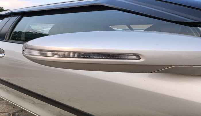 2014 Maruti Swift VXI, Petrol, Manual, 14,196 km, Right rear-view mirror - Indicator light not working