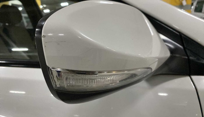 2015 Hyundai Verna FLUIDIC 4S 1.4 VTVT, Petrol, Manual, 95,537 km, Right rear-view mirror - Indicator light has minor damage