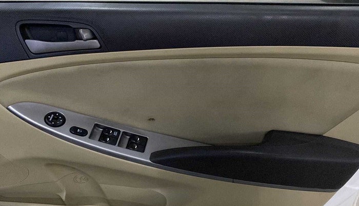2015 Hyundai Verna FLUIDIC 4S 1.4 VTVT, Petrol, Manual, 95,537 km, Driver Side Door Panels Control