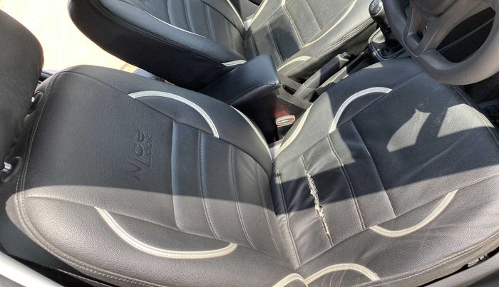 2019 Volkswagen Ameo TRENDLINE 1.0L, Petrol, Manual, 23,023 km, Driver seat - Cover slightly torn