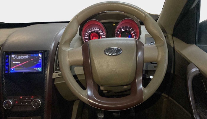 2014 Mahindra XUV500 W4, Diesel, Manual, 93,677 km, Steering Wheel Close Up