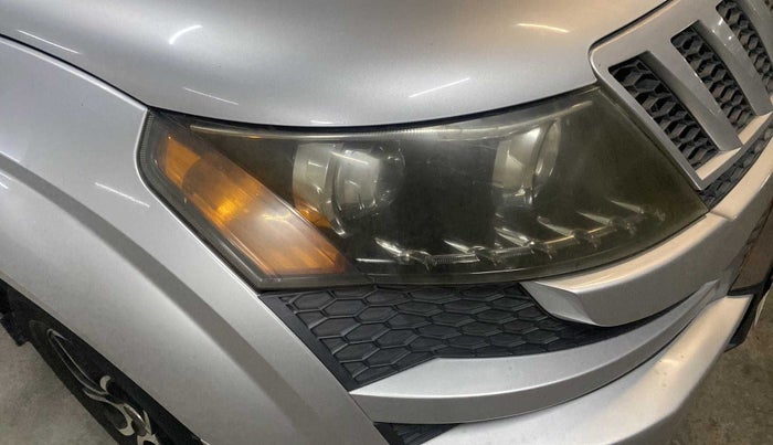 2014 Mahindra XUV500 W4, Diesel, Manual, 93,677 km, Right headlight - Minor scratches