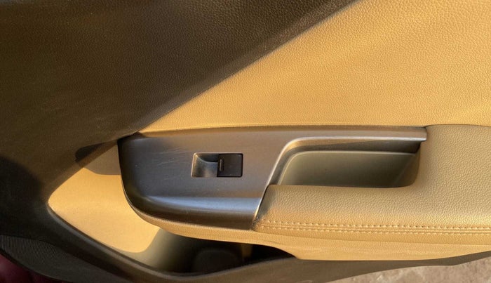 2016 Honda City 1.5L I-VTEC VX (O) MT, Petrol, Manual, 61,880 km, Right rear window switch / handle - Window making noise/ moving slow