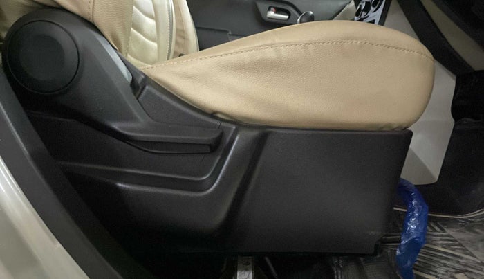 2019 Maruti New Wagon-R VXI 1.2 AMT, Petrol, Automatic, 11,607 km, Driver Side Adjustment Panel