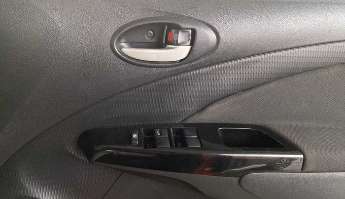 2017 Toyota Etios CROSS 1.5 V, Petrol, Manual, 42,445 km, Driver Side Door Panels Control