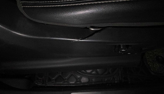 2020 MG HECTOR SHARP 1.5 DCT PETROL, Petrol, Automatic, 67,912 km, Driver seat - Seat side trim has minor damage