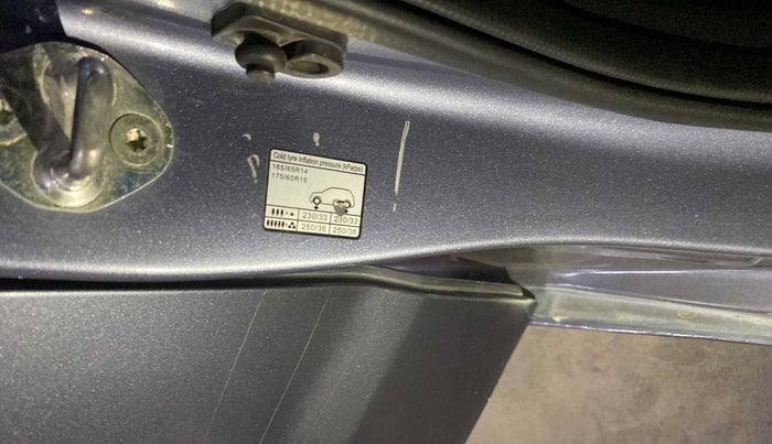 2015 Hyundai Xcent BASE 1.2, CNG, Manual, 1,22,656 km, Right B pillar - Minor scratches
