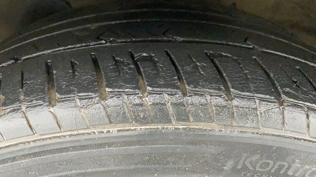 Left Front Tyre Tread