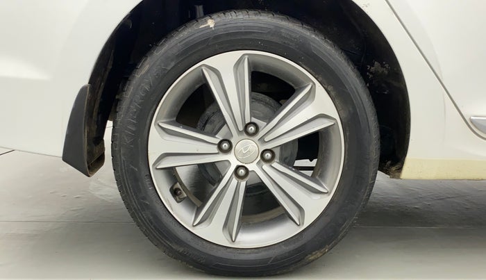 2018 Hyundai Verna 1.6 SX VTVT, Petrol, Manual, 40,298 km, Right Rear Wheel