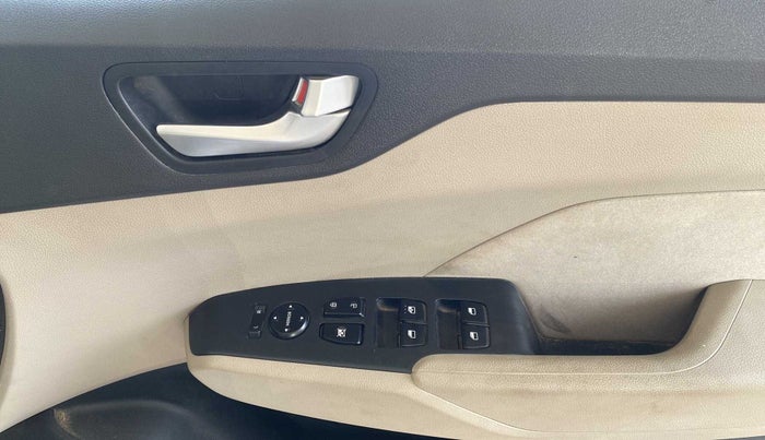 2018 Hyundai Verna 1.4 EX PETROL, Petrol, Manual, 13,798 km, Driver Side Door Panels Control