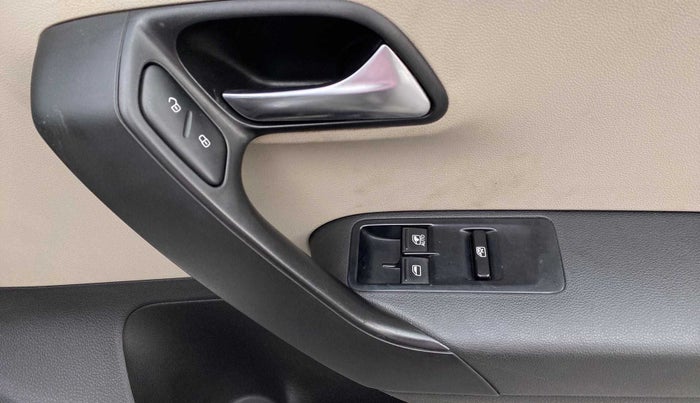 2010 Volkswagen Polo COMFORTLINE 1.2L, Diesel, Manual, 56,930 km, Driver Side Door Panels Control