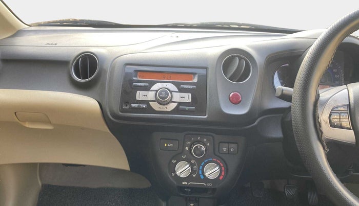 2015 Honda Brio VX MT, Petrol, Manual, 82,566 km, AC Unit - Directional switch has minor damage