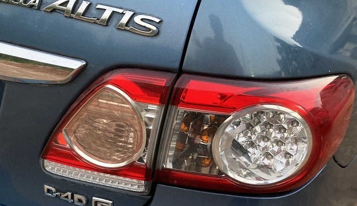 2012 Toyota Corolla Altis G DIESEL, Diesel, Manual, 1,00,047 km, Right headlight - Minor scratches