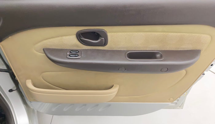 2011 Hyundai Santro Xing GLS, Petrol, Manual, 24,615 km, Driver Side Door Panels Control