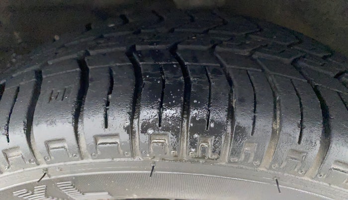 2011 Hyundai Santro Xing GLS, Petrol, Manual, 24,615 km, Left Front Tyre Tread