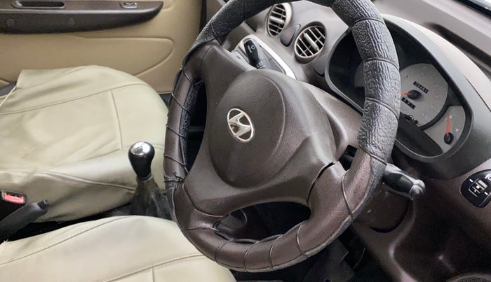 2011 Hyundai Santro Xing GLS, Petrol, Manual, 24,615 km, Steering wheel - Steering cover is minor torn