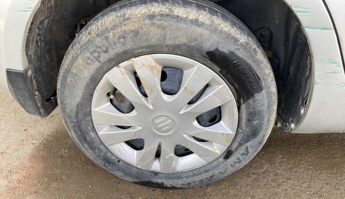 2013 Maruti Swift Dzire VXI, Petrol, Manual, 70,073 km, Right rear tyre - Minor Bulge < 0.5 inch (End to end measurement)