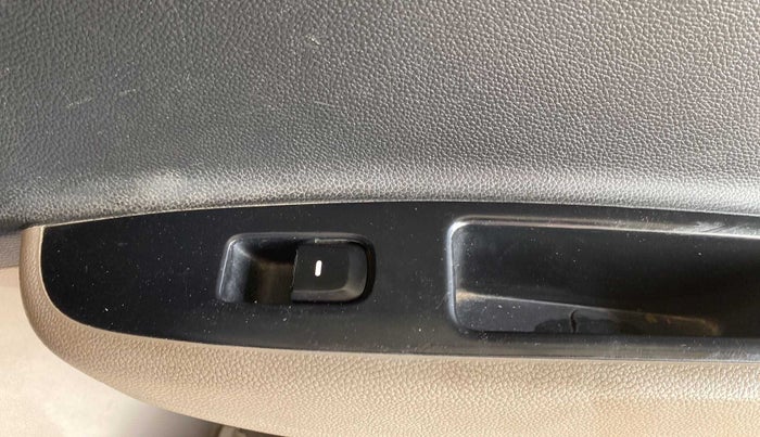 2016 Hyundai Grand i10 MAGNA 1.2 KAPPA VTVT, Petrol, Manual, 38,209 km, Right rear window switch / handle - Switch/handle not functional
