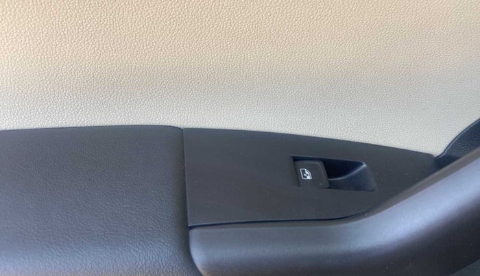 2022 Skoda SLAVIA STYLE 1.5L TSI DSG, Petrol, Automatic, 11,463 km, Left front window switch / handle - Power window makes minor noise
