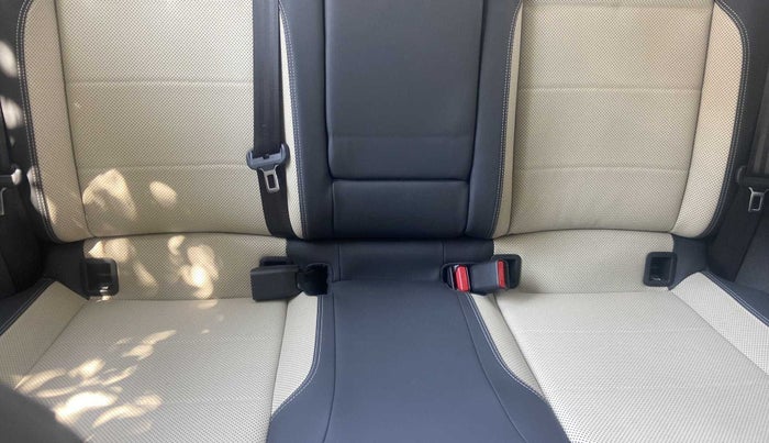 2022 Skoda SLAVIA STYLE 1.5L TSI DSG, Petrol, Automatic, 11,463 km, Second-row right seat - Cover slightly stained