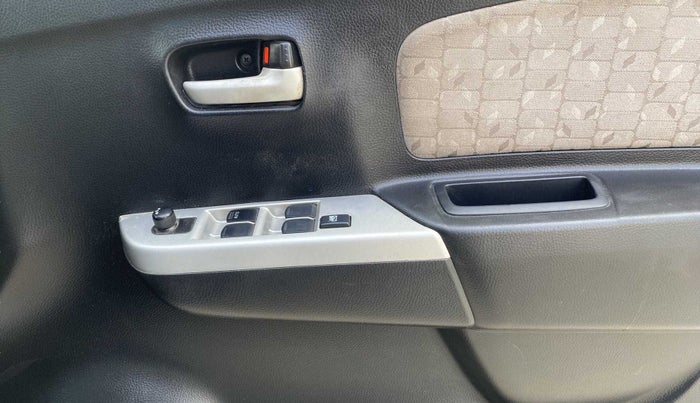 2016 Maruti Wagon R 1.0 VXI, Petrol, Manual, 20,004 km, Driver Side Door Panels Control