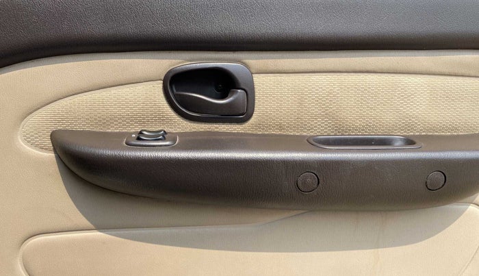 2014 Hyundai Santro Xing GL PLUS, Petrol, Manual, 41,882 km, Driver Side Door Panels Control