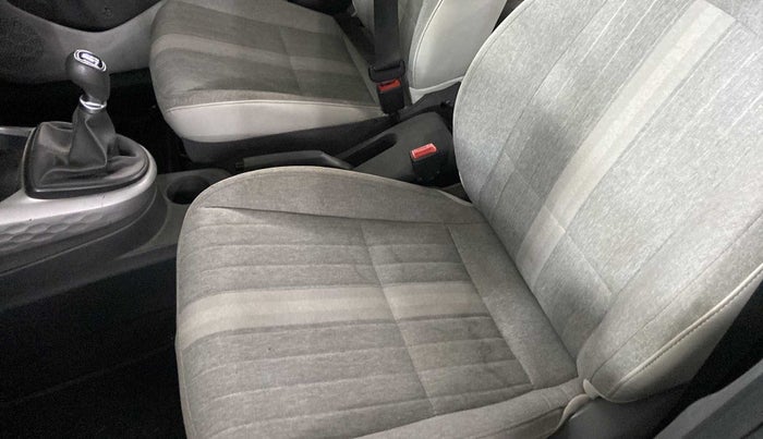 2020 Hyundai GRAND I10 NIOS SPORTZ 1.2 KAPPA VTVT, Petrol, Manual, 29,609 km, Front left seat (passenger seat) - Cover slightly stained