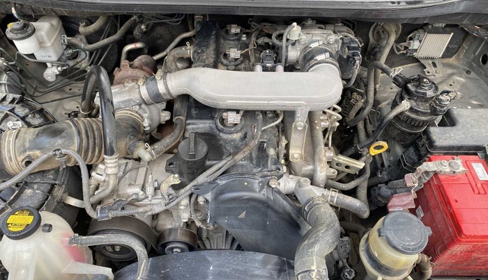 2015 Toyota Innova 2.5 VX 8 STR, Diesel, Manual, 55,842 km, Open Bonet