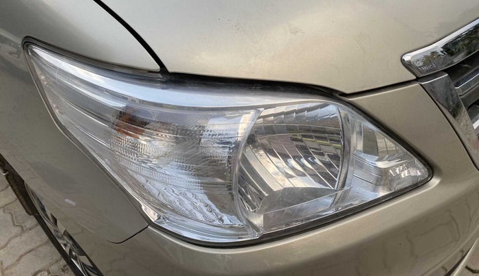 2015 Toyota Innova 2.5 VX 8 STR, Diesel, Manual, 55,842 km, Right headlight - Minor scratches