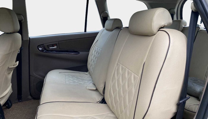 2015 Toyota Innova 2.5 VX 8 STR, Diesel, Manual, 55,842 km, Right Side Rear Door Cabin