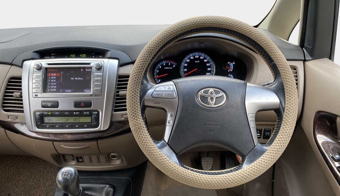 2015 Toyota Innova 2.5 VX 8 STR, Diesel, Manual, 55,842 km, Steering Wheel Close Up