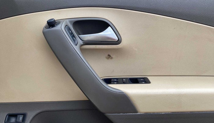 2018 Volkswagen Vento HIGHLINE 1.6 MPI, Petrol, Manual, 72,163 km, Driver Side Door Panels Control