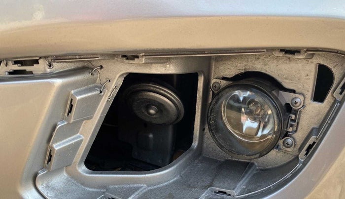 2017 Maruti Ciaz VXI+AT, Petrol, Automatic, 21,097 km, Left fog light - Cover missing