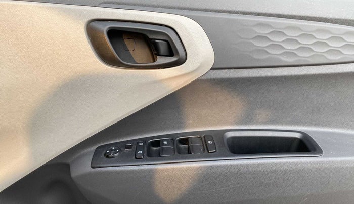 2022 Hyundai AURA S 1.2 CNG, CNG, Manual, 6,800 km, Driver Side Door Panels Control