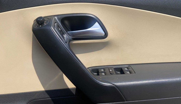 2016 Volkswagen Ameo HIGHLINE1.2L, Petrol, Manual, 68,686 km, Driver Side Door Panels Control
