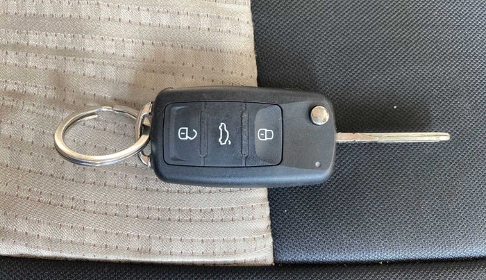 2016 Volkswagen Ameo HIGHLINE1.2L, Petrol, Manual, 68,686 km, Key Close Up