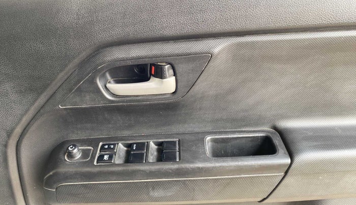 2020 Maruti New Wagon-R VXI (O) 1.0, Petrol, Manual, 29,957 km, Driver Side Door Panels Control