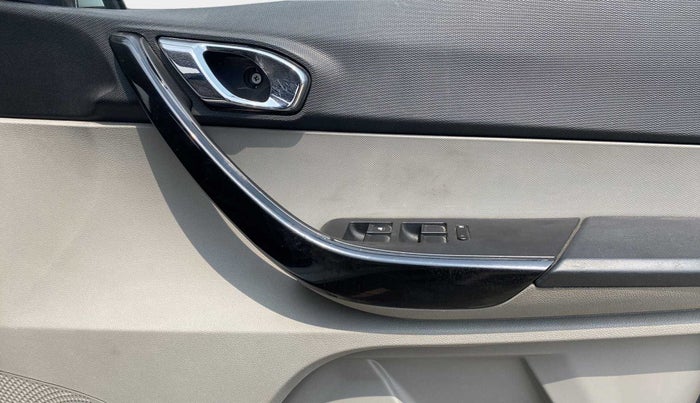 2018 Tata Tiago XZA PETROL, Petrol, Automatic, 73,422 km, Driver Side Door Panels Control