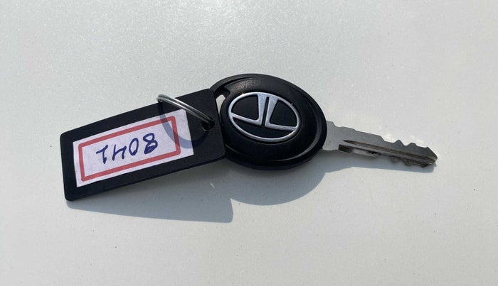 2018 Tata Tiago XZA PETROL, Petrol, Automatic, 73,422 km, Key Close Up