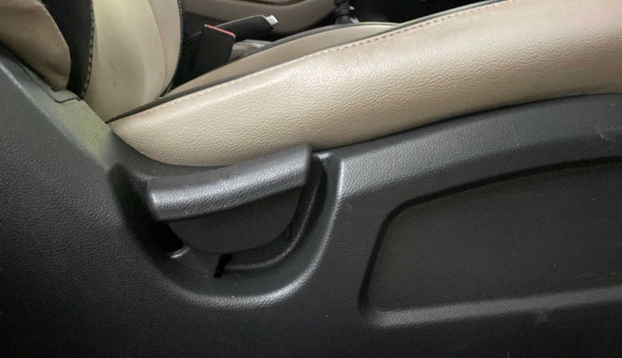 2016 Hyundai Elite i20 MAGNA 1.2, Petrol, Manual, 24,557 km, Driver Side Adjustment Panel